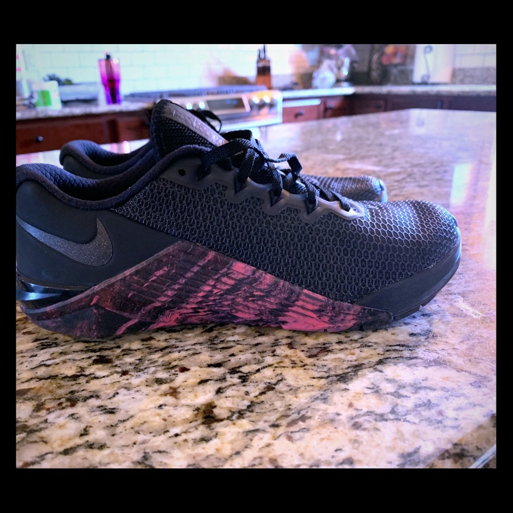 Nike metcons 5. Women’s 8.5/men’s 7